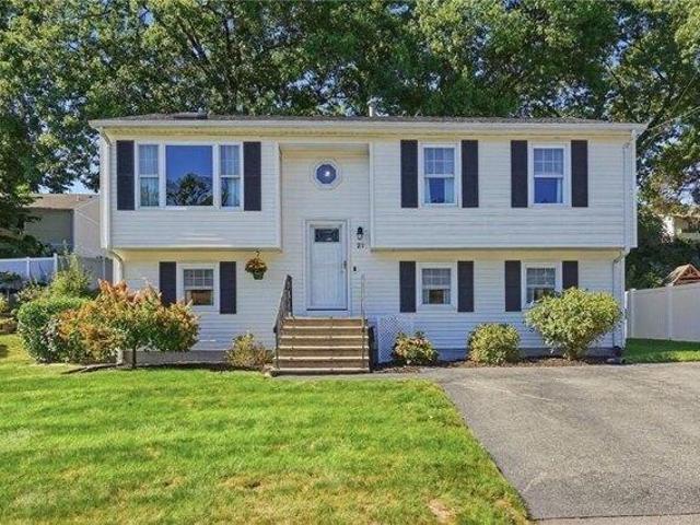 House for sale in Twin Rivers Beach, North Providence