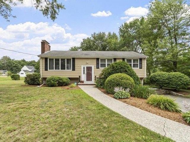 House for sale in North Reading, Massachusetts