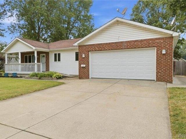 House for sale in Niagara, New York