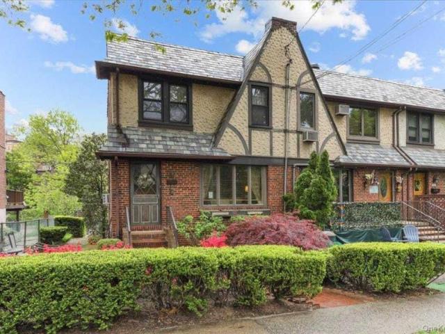 House for sale in The Bronx, Arverne
