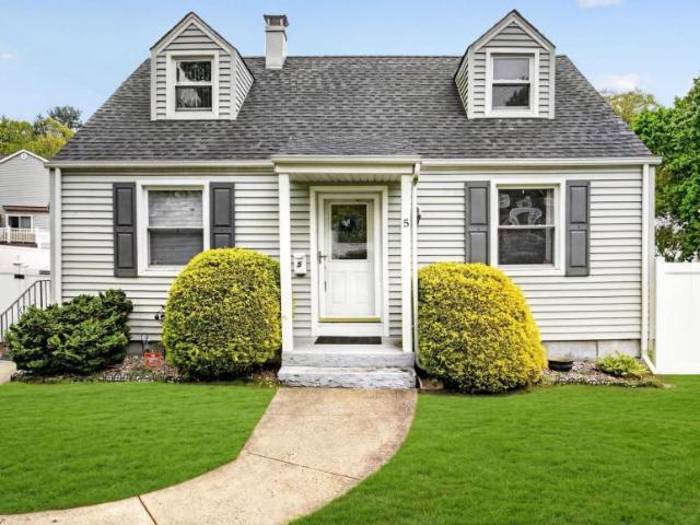 House for sale in Glenwood, New York