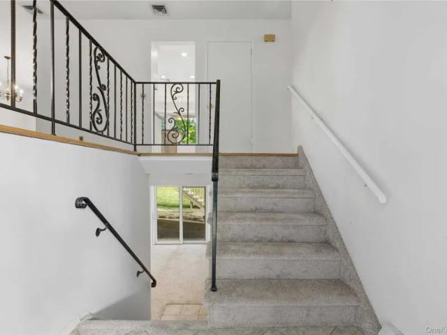 House for sale in Baldwin Place, New York