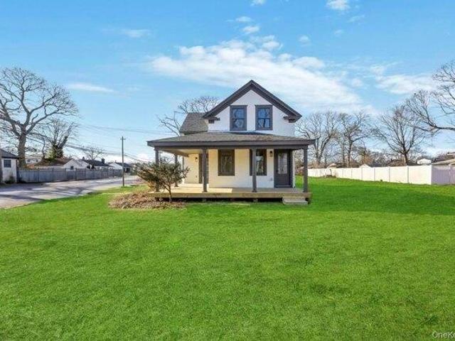 House for sale in Bohemia, New York