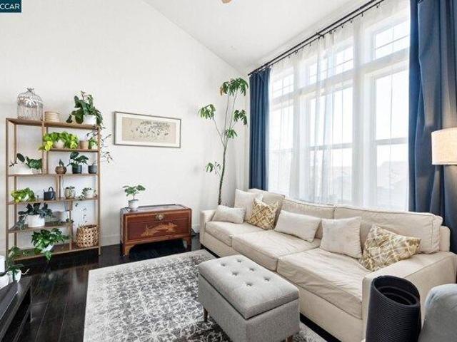Condo for sale in Oakland