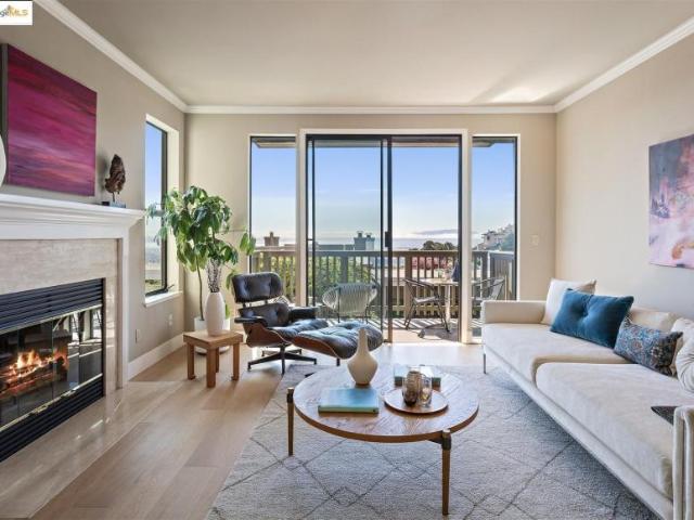 Townhouse for sale in Oakland