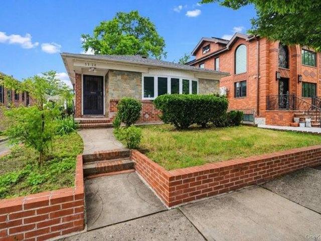 House for sale in Queens, Arverne