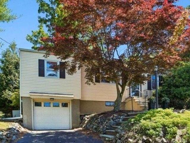 House for sale in Oakland, New Jersey