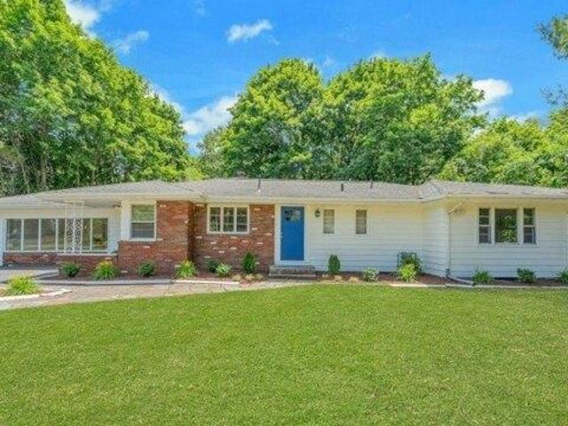 House for sale in Oakland, New Jersey