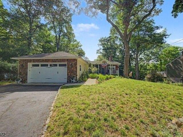 House for sale in Oakland, New Jersey