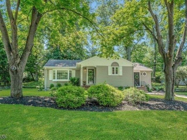 House for sale in Oakland, Bergen County