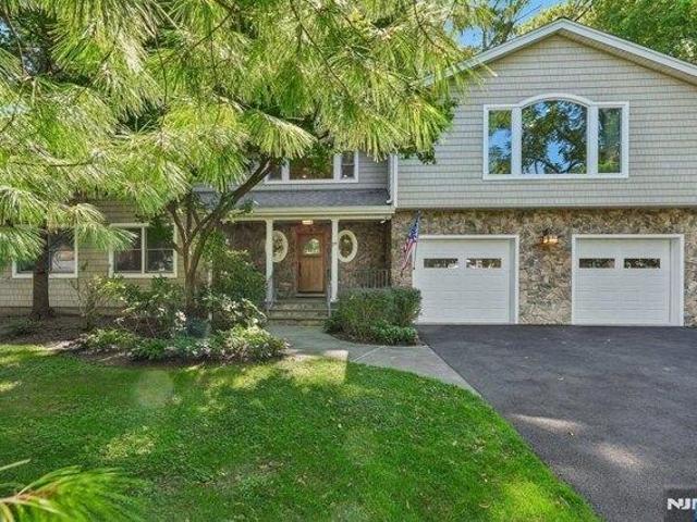 House for sale in Oakland, Bergen County