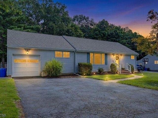 House for sale in Oakland, Bergen County