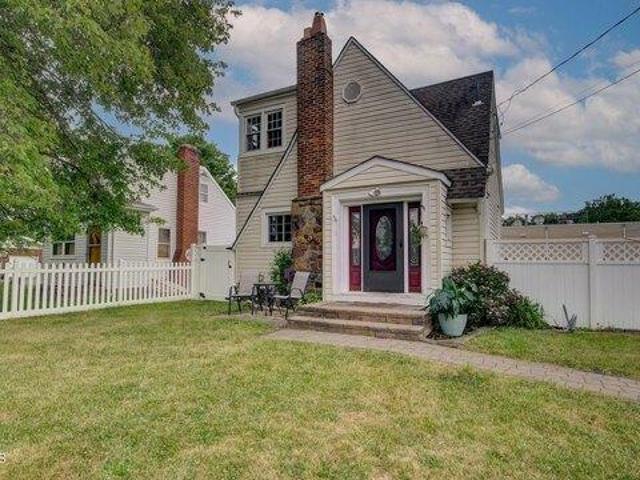 House for sale in Cliffwood, New Jersey