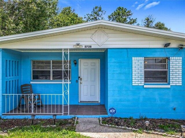 House for sale in University, Florida