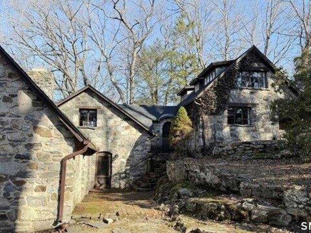 House for sale in Oxford, Connecticut