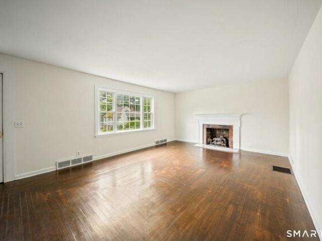 House for sale in Oxford, Connecticut