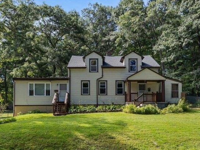 House for sale in North Oxford, Massachusetts