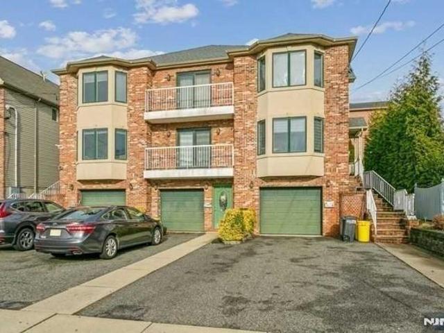 Condo for sale in Palisades Park, New Jersey