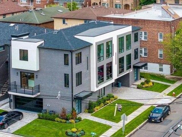 Condo for sale in Palisades Park, New Jersey