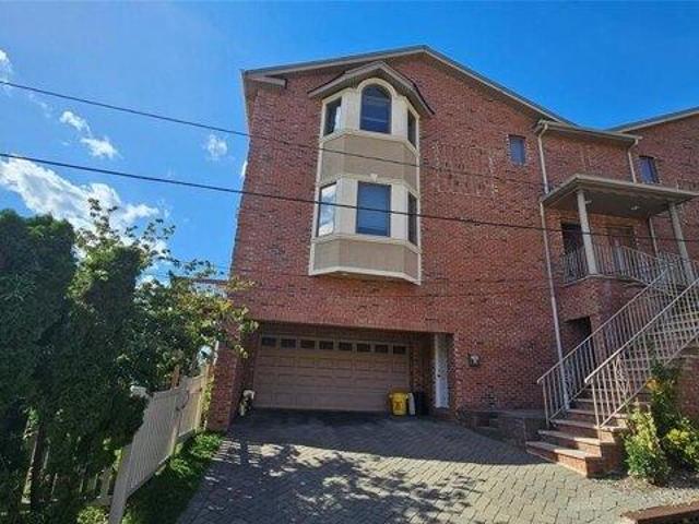 Condo for sale in Palisades Park, New Jersey
