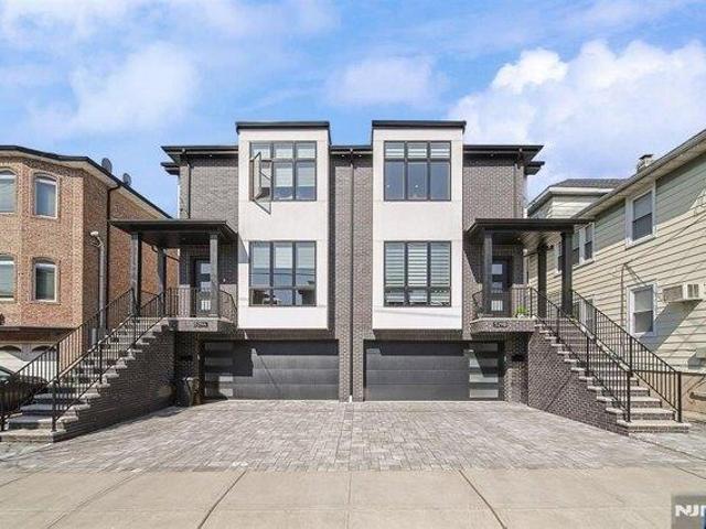 Condo for sale in Palisades Park, New Jersey