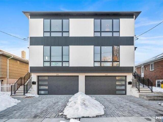 Condo for sale in Palisades Park, New Jersey