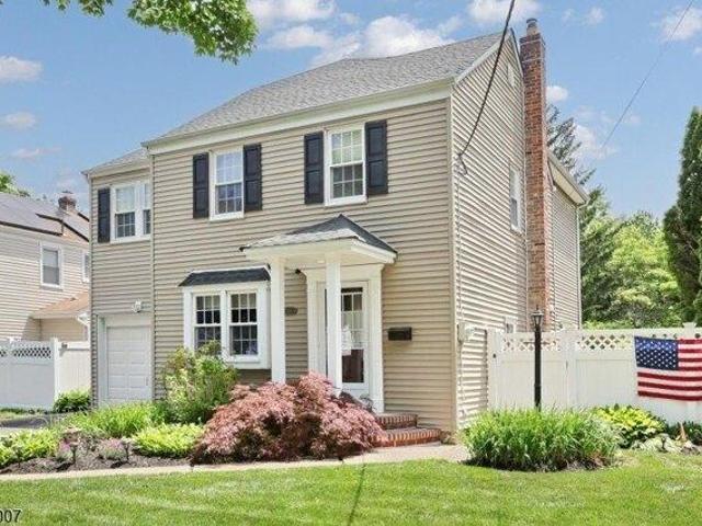House for sale in Paramus, New Jersey