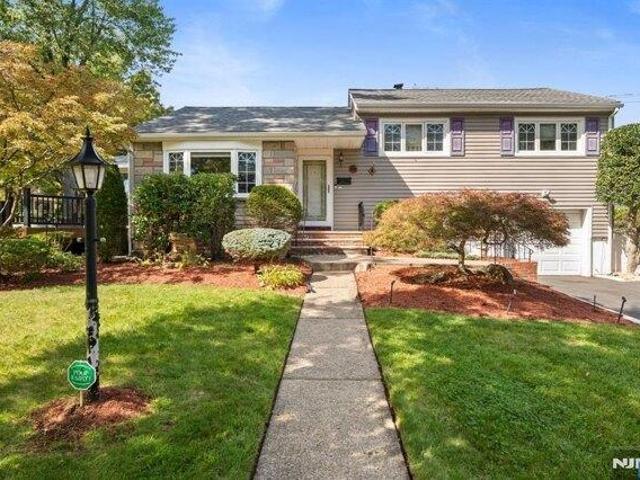 House for sale in Paramus, New Jersey
