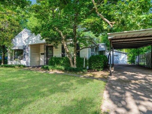 House for sale in Paris, Texas