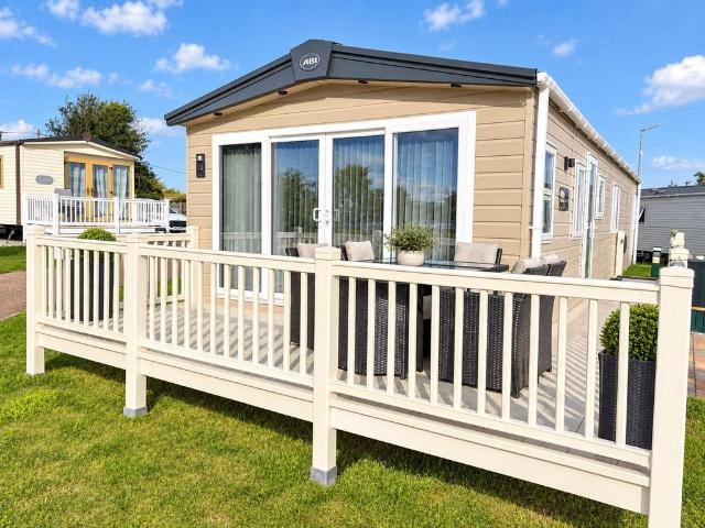 Park Home for sale in Stokesby, Norfolk
