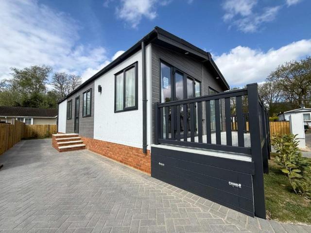 Park Home for sale in Heol-las, Surrey