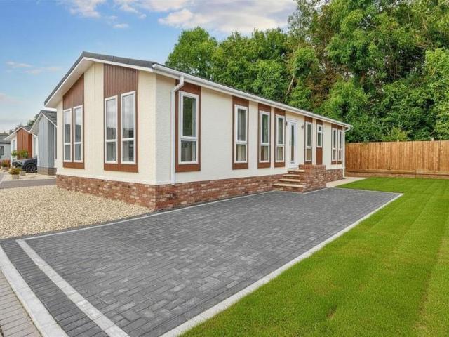 Park Home for sale in Alderminster, Warwickshire