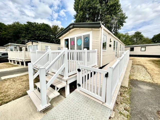 Park Home for sale in Fossebridge, Gloucestershire