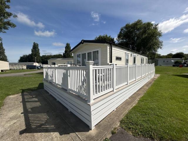 Park Home for sale in Fossebridge, Gloucestershire