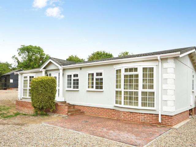 Park Home for sale in Chipping Hill, Essex