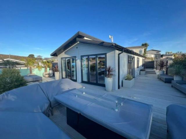 Park Home for sale in Llanbedrog, Wales