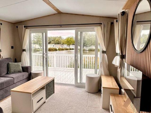 Park Home for sale in Fossebridge, Gloucestershire