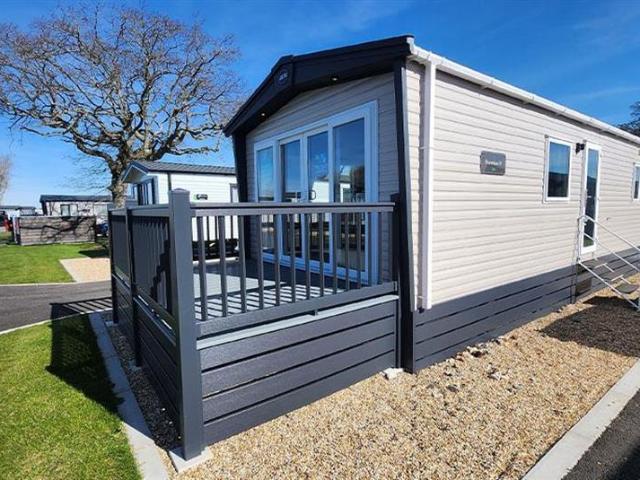 Park Home for sale in Spring Vale, Hampshire