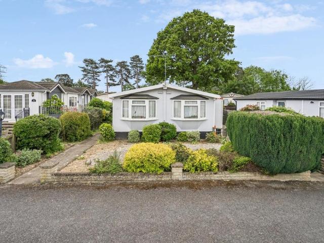 Park Home for sale in Wexham, George Green