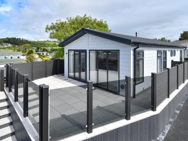 Park Home for sale in Llanbedrog, Wales