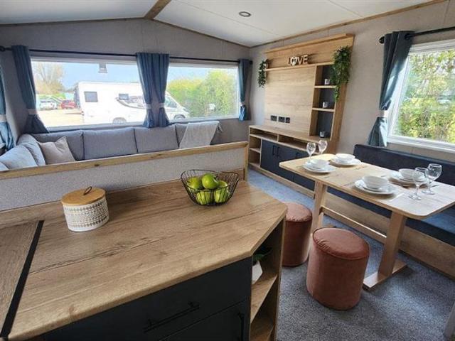 Park Home for sale in Spring Vale, Hampshire