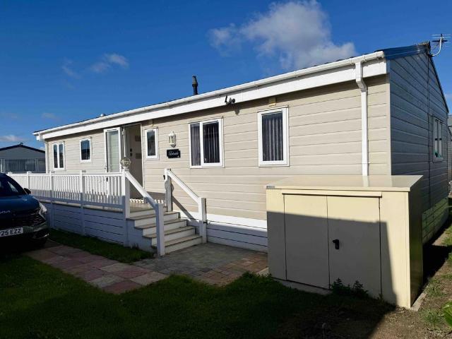 Park Home for sale in Felixstowe, Eastbridge