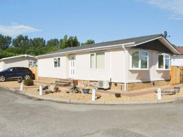 Park Home for sale in Wexham, George Green