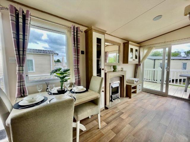 Park Home for sale in Fossebridge, Gloucestershire