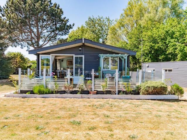 Park Home for sale in Eastbridge, Suffolk