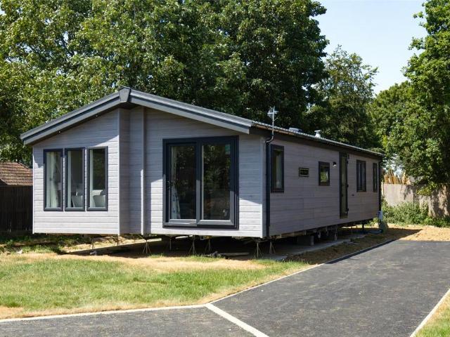 Park Home for sale in Spring Vale, Hampshire