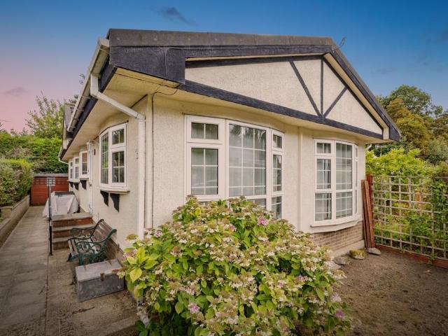 Park Home for sale in Connaught Park, Bushey