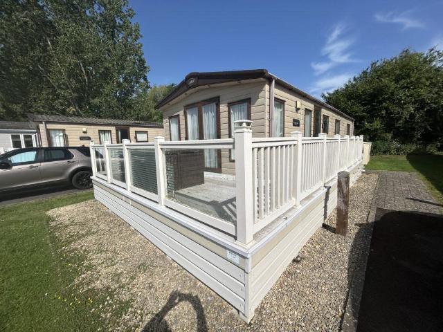 Park Home for sale in Fossebridge, Gloucestershire