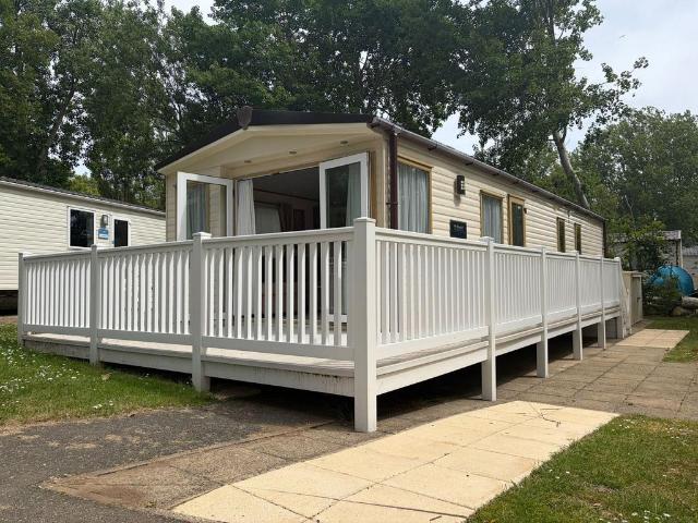 Park Home for sale in Stokesby, Norfolk