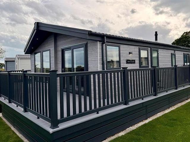 Park Home for sale in Spring Vale, Hampshire